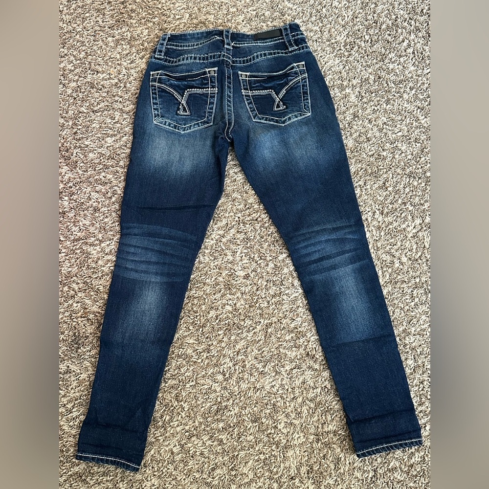 Vigoss Dark Wash Skinny Jeans with White Trim Details size 2 - Picture 6 of 8